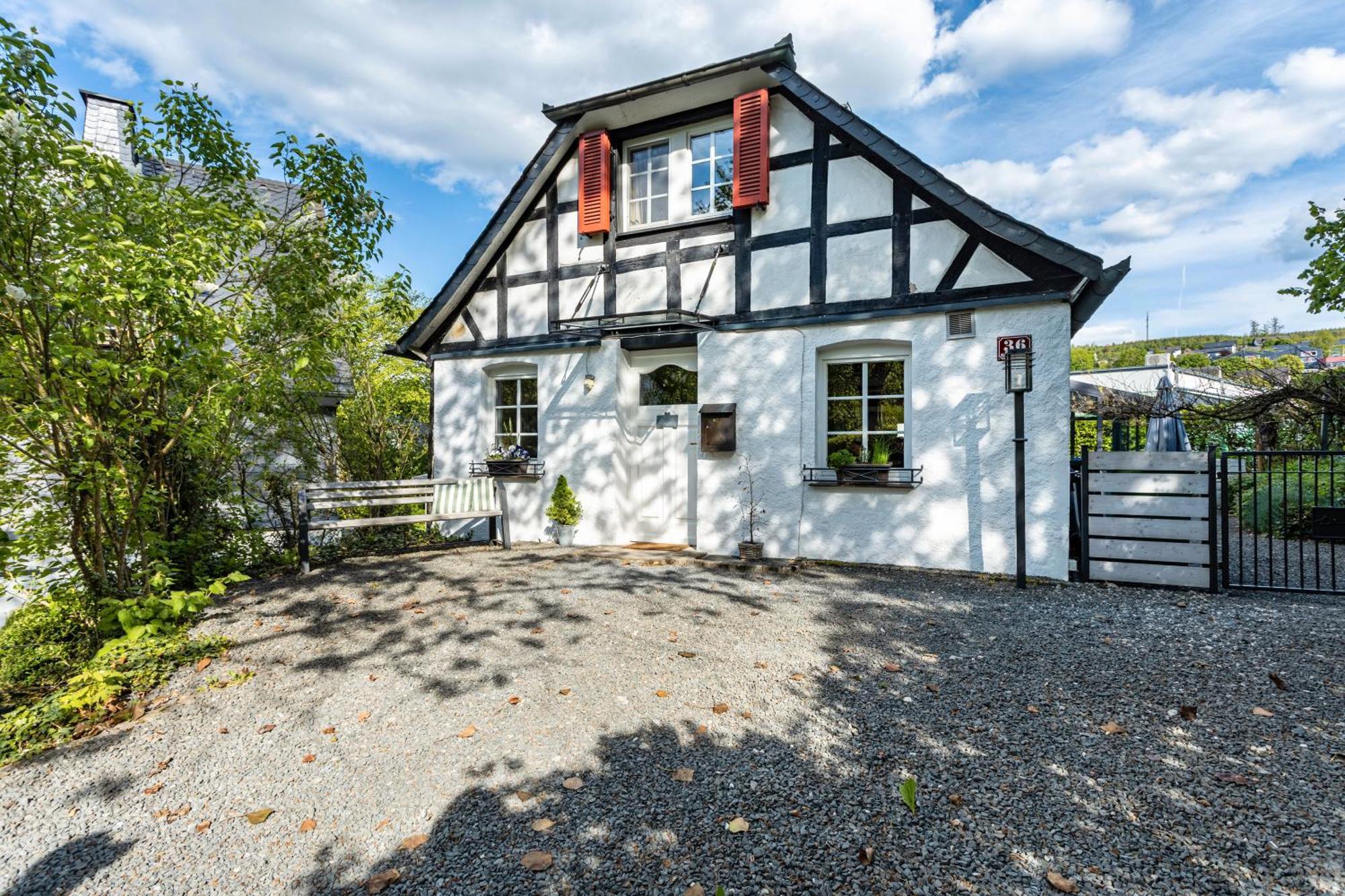 Fachwerk-Ferienhaus 1764 Eslohe Bagian luar foto